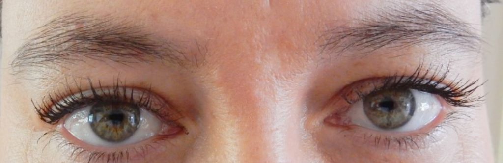 Organic mascara een laag