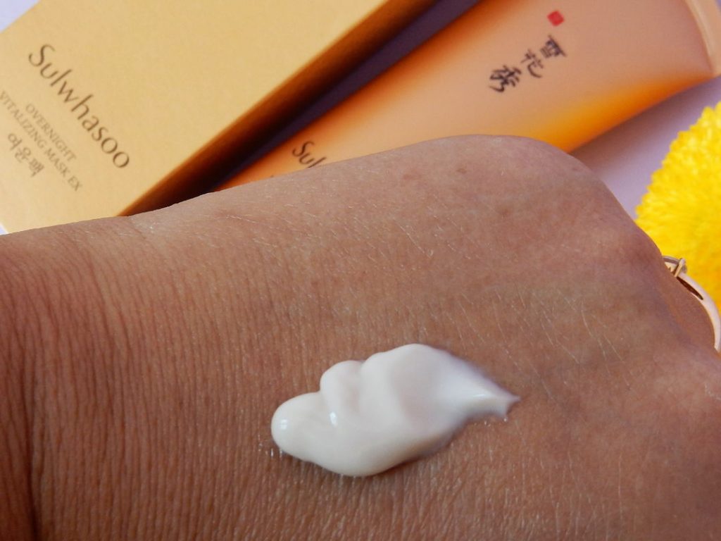 Sleeping mask hand