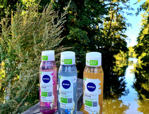 Drie verfrissende douchegels van NIVEA NATURALLY GOOD