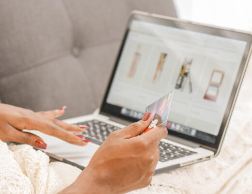 Hoe koop je veilig je herfstkleding online?